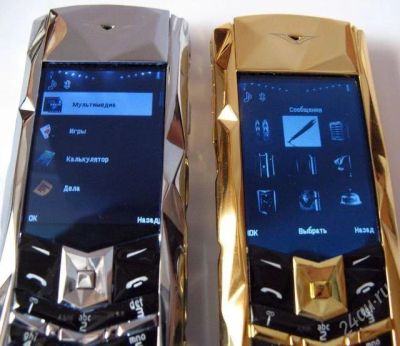 Лот: 958612. Фото: 1. Vertu Bouchкeron Gold продам. Кнопочные мобильные телефоны