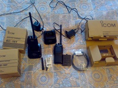 Лот: 1835600. Фото: 1. Комплект радиостанций Icom ic... Рации, радиостанции