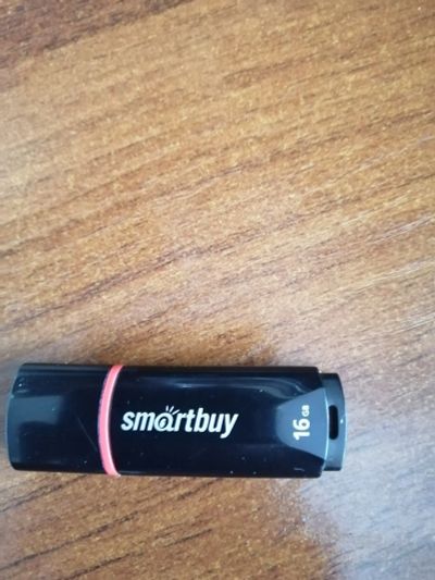 Лот: 17082049. Фото: 1. Продам флешку 16gb. USB-флеш карты
