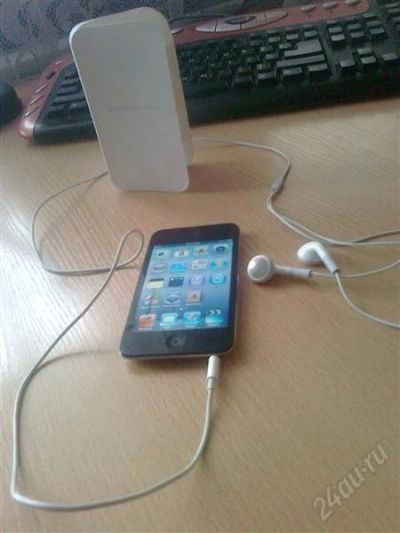 Лот: 956499. Фото: 1. IPOD TOUCH 4 (8GB). Плееры