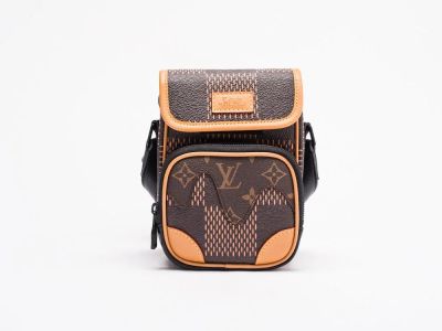 Лот: 18814366. Фото: 1. Наплечная сумка Louis Vuitton... Сумки