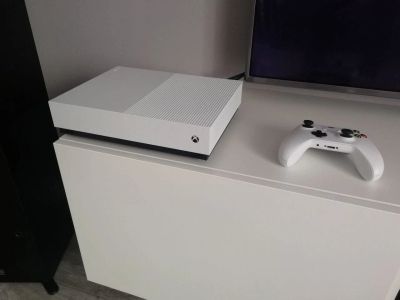 Лот: 15782328. Фото: 1. XBOX one s all digital (на гарантии... Игры для консолей