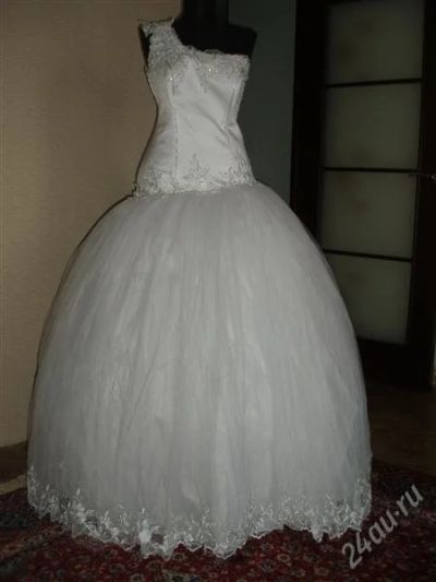 Лот: 2885116. Фото: 1. Платье белое с серебристой отделкой... Свадебные платья