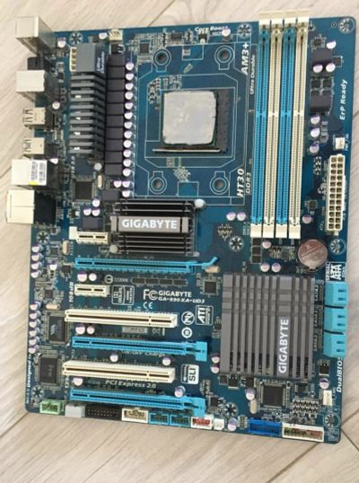 Лот: 16002562. Фото: 1. Материнская плата gigabyte ga-990XA-UD3. Материнские платы
