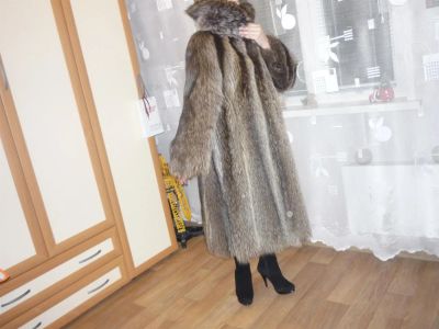 Лот: 3501065. Фото: 1. шубка енот 44-46. Верхняя одежда