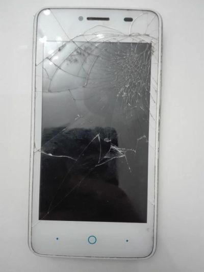 Лот: 11086925. Фото: 1. Смартфон ZTE AF3 (13143). Смартфоны