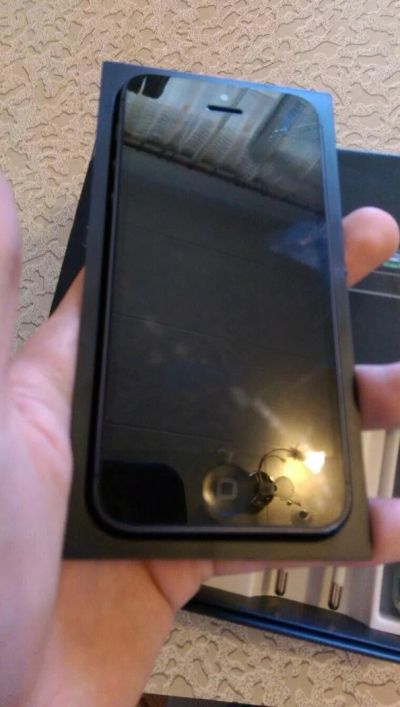 Лот: 5691163. Фото: 1. Продам iPhone 5 black на 32 гб. Смартфоны
