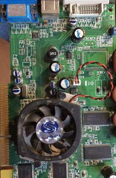 Лот: 10905779. Фото: 1. Sapphire Radeon 9600 AGP. Видеокарты