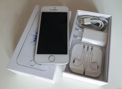 Лот: 12787440. Фото: 1. iPhone SE 16 Gb. Смартфоны