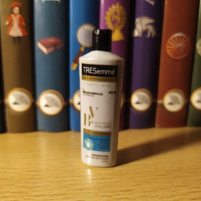 Лот: 14983421. Фото: 1. Шампунь Tresemmé Лента 3. Игрушки