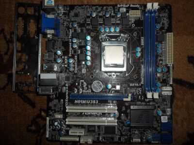 Лот: 13134422. Фото: 1. Материнская плата ASRock H61M... Материнские платы