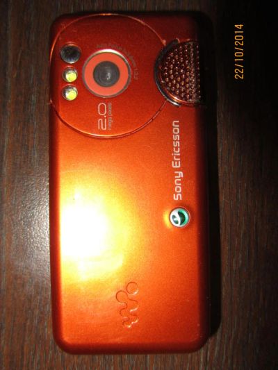 Лот: 4676035. Фото: 1. Музыкальный телефон Sony Ericsson... Кнопочные мобильные телефоны
