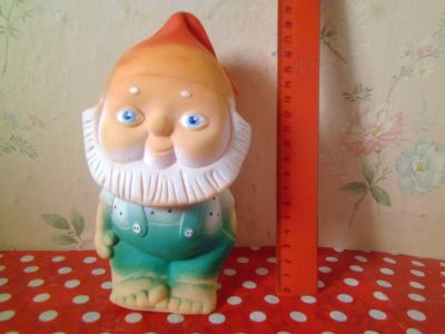 Лот: 23510707. Фото: 1. Игрушка резиновая гном, 18 см. Игрушки
