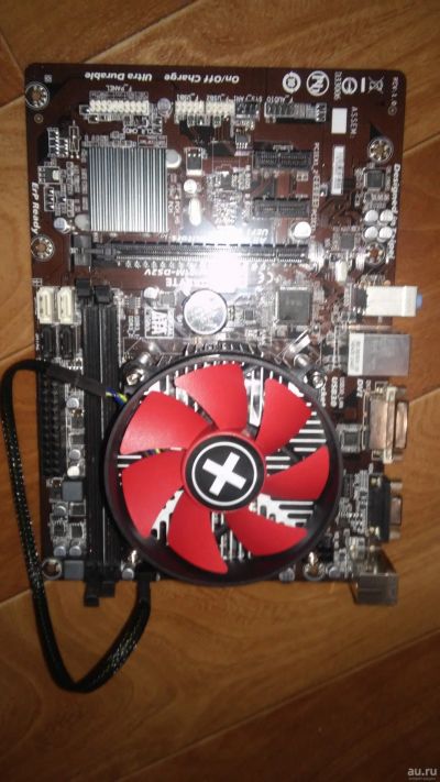 Лот: 15031804. Фото: 1. материнская плата-GigaByte GA-H81M-DS2V... Материнские платы