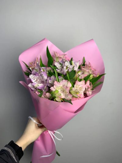 Лот: 25727641. Фото: 1. 4. Букет - комплимент из альстромерий... Свежие цветы
