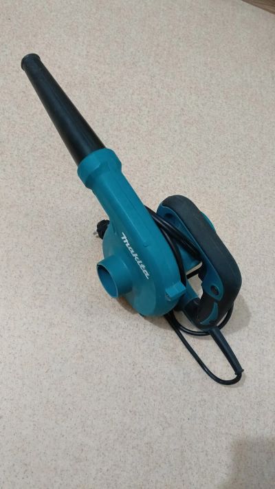 Лот: 16233122. Фото: 1. Оригинальная воздуходувка Makita. Электроинструмент