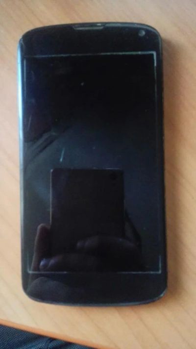 Лот: 9054720. Фото: 1. Смартфон Nexus 4. Требуется замена... Смартфоны