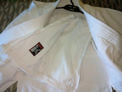 Лот: 9940387. Фото: 1. Детское кимоно. Примерно на 5... Спортивная одежда