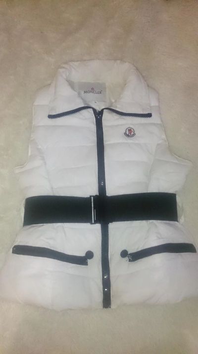 Лот: 8953476. Фото: 1. Жилетка Moncler. Пиджаки, жилеты