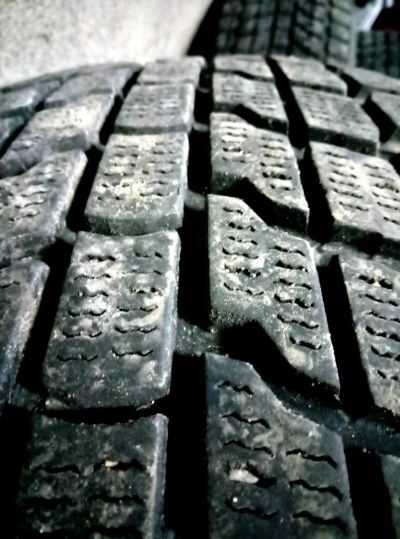 Лот: 10379365. Фото: 1. Продам зимние нешипованные шины... Шины