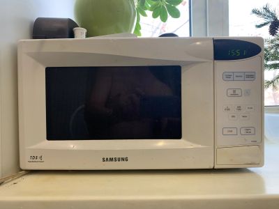 Лот: 18621367. Фото: 1. Микроволновка Samsung M1833NR. Микроволновки, мини-печи