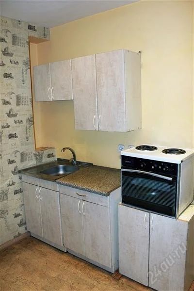 Лот: 2439847. Фото: 1. Кухонный гарнитур с мойкой и смесителем... Кухонные гарнитуры