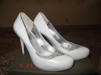 Лот: 4344138. Фото: 1. Туфли белые р. 37. Туфли