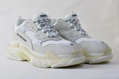 Лот: 16843894. Фото: 1. Кроссовки женские Balenciaga Triple... Кеды, кроссовки, слипоны