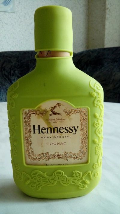 Лот: 10030069. Фото: 1. Бутылочка из под Hennessy 200... Другое (коллекционирование, моделизм)
