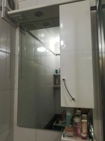 Лот: 10562862. Фото: 1. Зеркальный шкаф в ванную комнату... Мебель для ванной комнаты