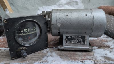 Лот: 17127503. Фото: 1. Авиационный гирокомпас (2 монитора... Оптика и освещение