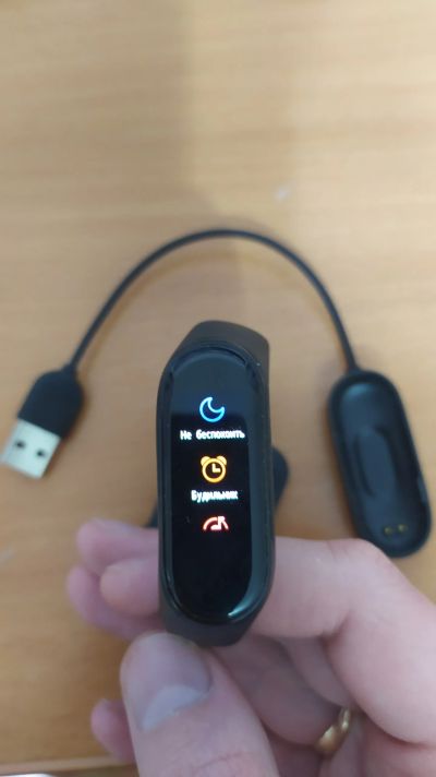 Лот: 18449672. Фото: 1. Фитнес-браслет Mi Smart Band 4. Смарт-часы, фитнес-браслеты, аксессуары