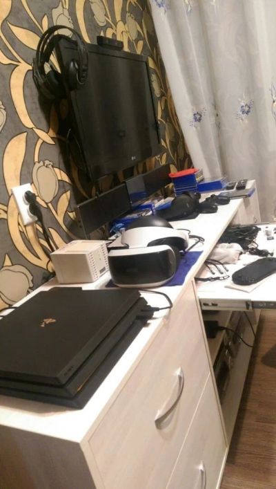 Лот: 11520506. Фото: 1. Playstation 4 Pro + Playstation... Игровые приставки, консоли