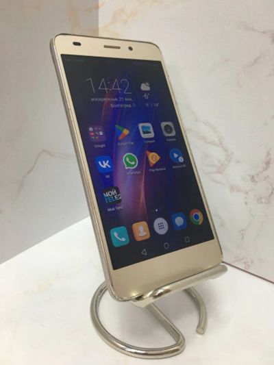 Лот: 21249689. Фото: 1. Honor 5c (28716). Смартфоны