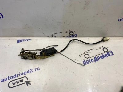Лот: 21710733. Фото: 1. замок двери Mazda Demio DW3W. Двигатель и элементы двигателя