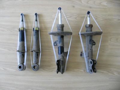 Лот: 4049464. Фото: 1. Оригинальные стойки Toyota corolla... Ходовая, подвеска, рулевое управление