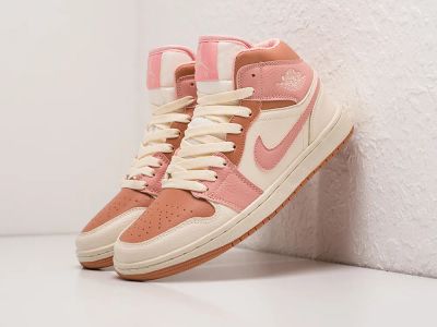 Лот: 20278342. Фото: 1. Кроссовки Nike Air Jordan 1 Mid. Кеды, кроссовки, слипоны