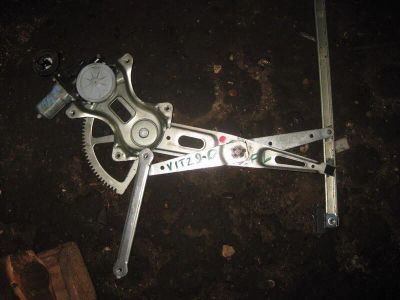 Лот: 20895945. Фото: 1. Стеклоподъемник Toyota Vitz SCP90... Кузов