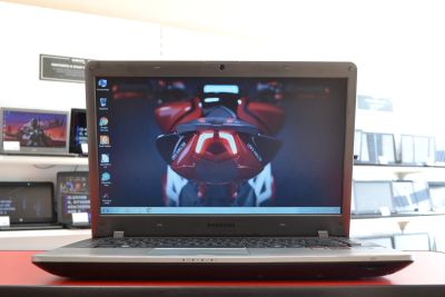 Лот: 15676715. Фото: 1. Samsung 355V4C (14"AMD A10-4600M... Ноутбуки