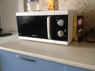 Лот: 3901262. Фото: 1. Продам микроволновку, Samsung. Микроволновки, мини-печи