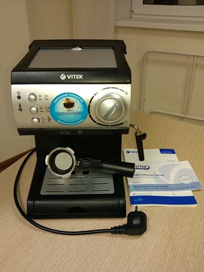 Лот: 3517123. Фото: 1. Кофеварка рожкового типа Vitek... Чайники, кофемашины, кулеры