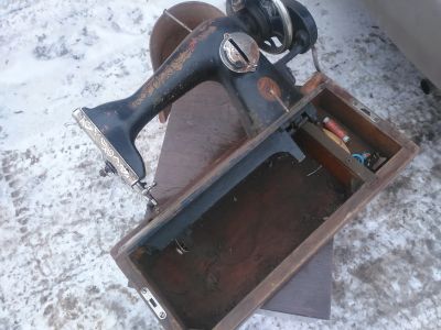 Лот: 15640730. Фото: 1. швейная машинка ссср на запчасти... Орудия труда