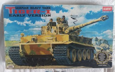 Лот: 25651620. Фото: 1. Сборная модель танка Tiger - I... Военная техника