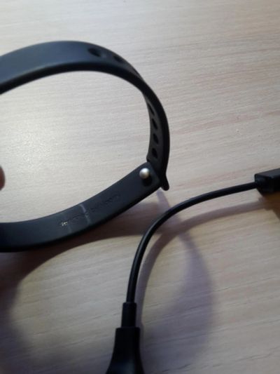 Лот: 8309020. Фото: 1. Ремешок и зарядка для miband. Ремешки, браслеты