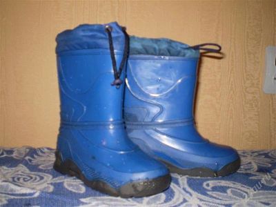 Лот: 1179400. Фото: 1. Сапожки резиновые на мальчика. Сапоги