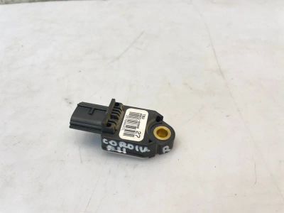 Лот: 25628659. Фото: 1. датчик airbag toyota corolla ZZE150L. Двигатель и элементы двигателя