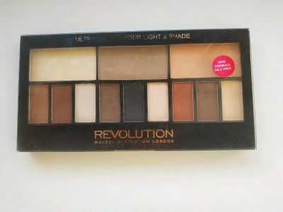 Лот: 12659901. Фото: 1. Makeup Revolution Палетка теней... Макияж