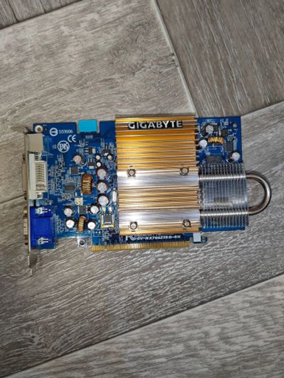 Лот: 19990117. Фото: 1. Видеокарта Gigabyte 7600GS 256мб... Видеокарты