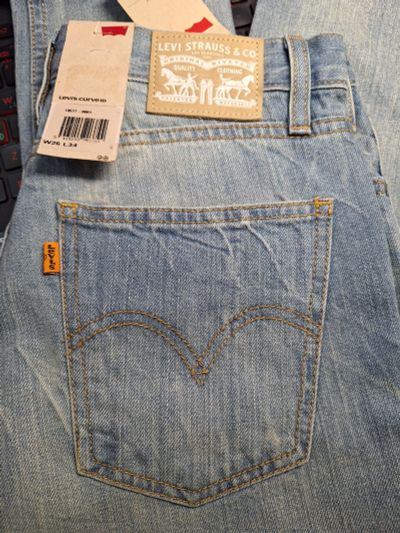 Лот: 9614381. Фото: 1. Женские джинсы Levis 517 High... Джинсы
