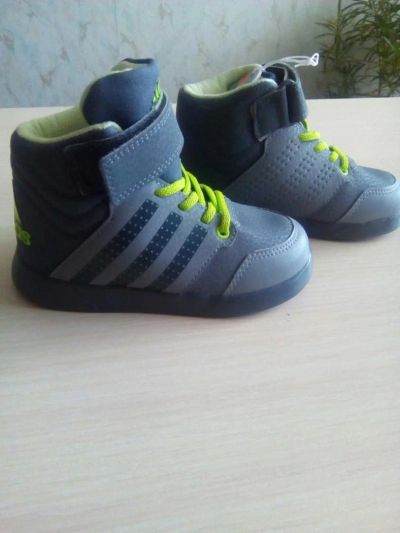 Лот: 8249552. Фото: 1. Кроссовки детские adidas. Другое (одежда, обувь, галантерея)